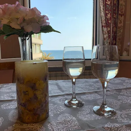 Le Finestre Sul Mare * Альбиссола-Марина